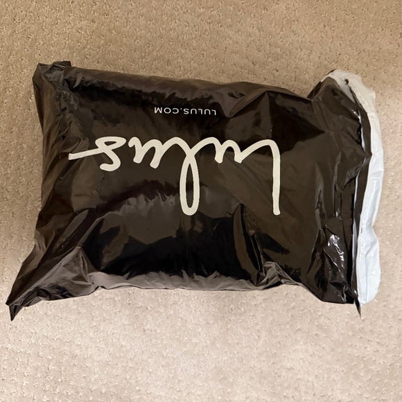 NWT Lulus Cropped Puffer Vest - Picture 4 of 6